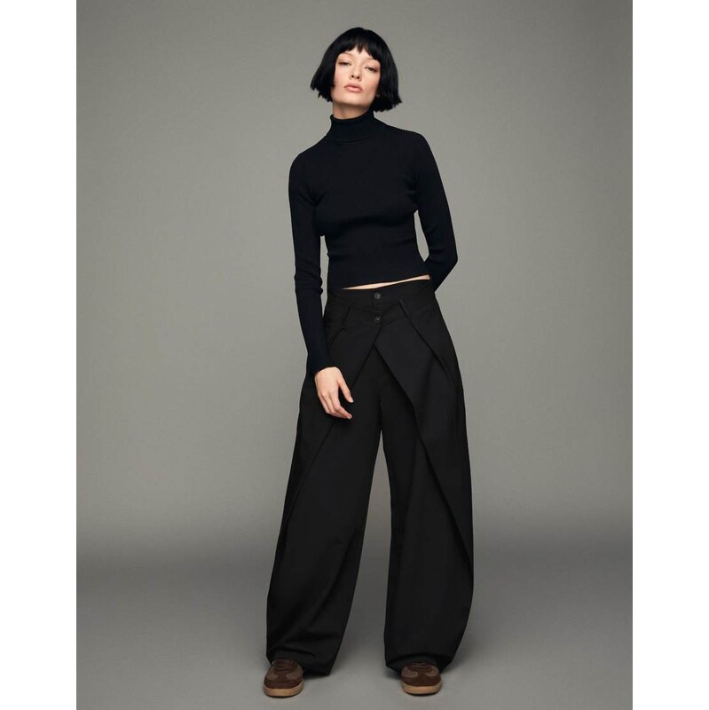 Bershka Barrel trousers with pleats in black 111281048