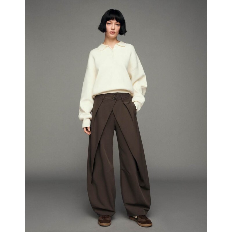 Bershka Barrel trousers with pleats in beig-Brown 110670969