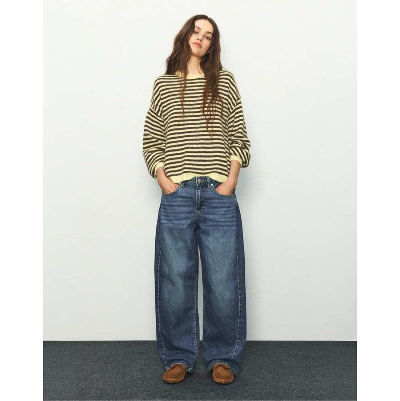Pull&Bear Low-rise barrel jeans in medium blue 110753887