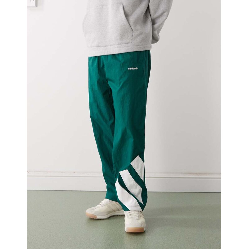 adidas Originals Adicolor blocked trackpants in green and white 115079012