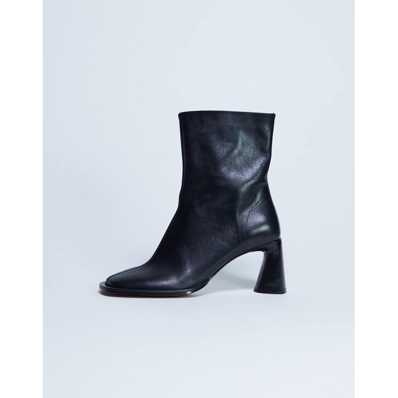 Topshop Star Premium leather round toe block heel boot in black 115533732
