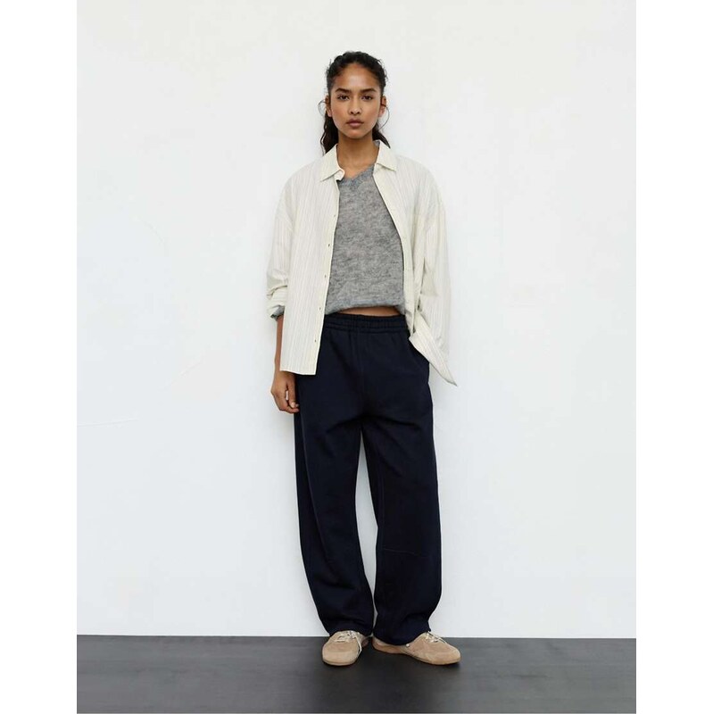 Pull&Bear Balloon fit tracksuit bottoms in navy 111082360