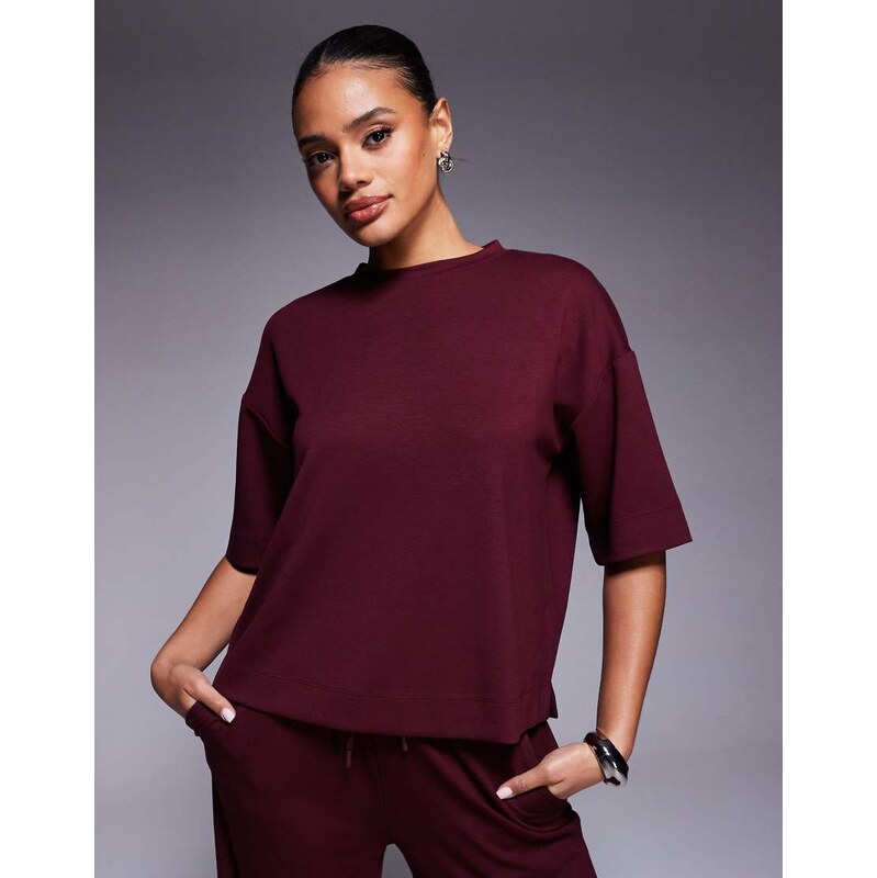 River Island clean oversized t-shirt in burgundy-Red 111000671