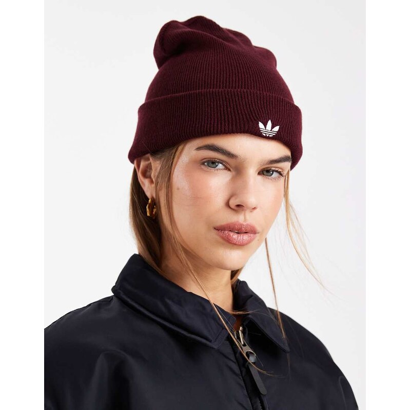 adidas Originals beanie with trefoil in burgundy-Red