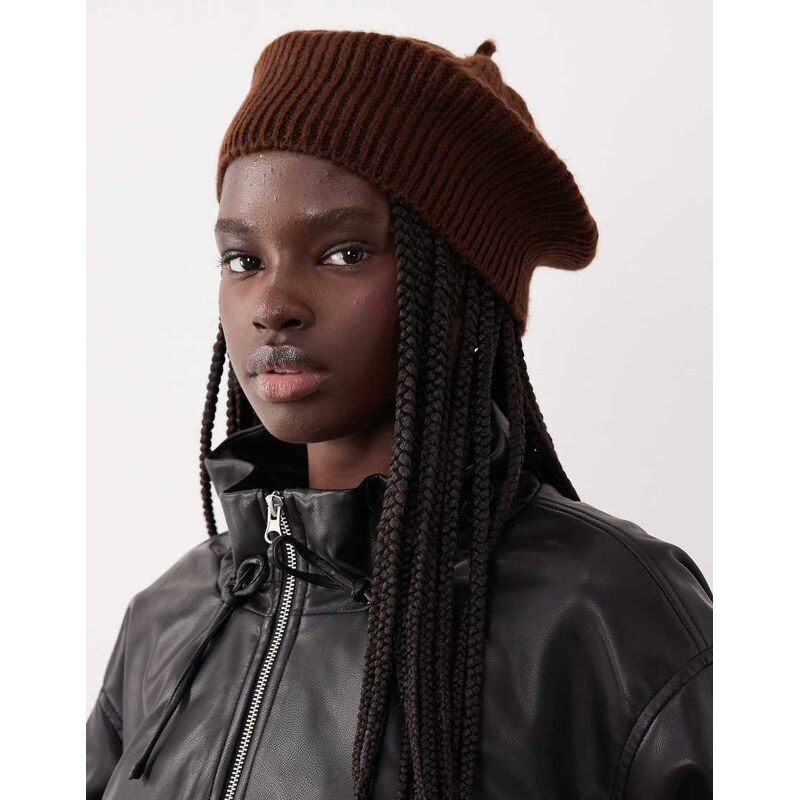 ASOS DESIGN knitted beret in chocolate-Brown 111019407