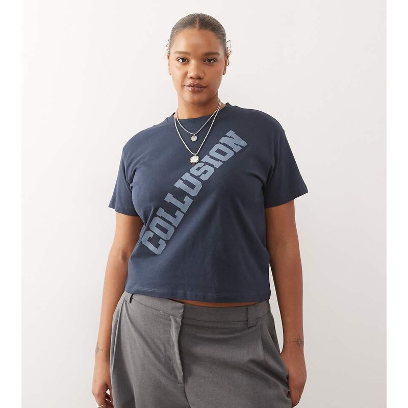 COLLUSION plus logo anti fit tee in navy