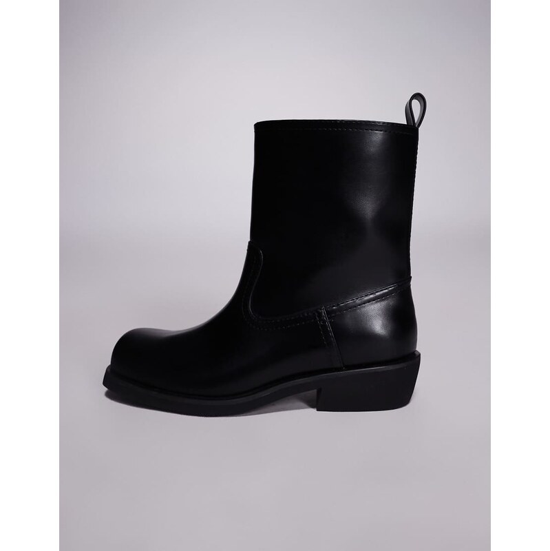 ASOS DESIGN pull on boot in black with contrast edges