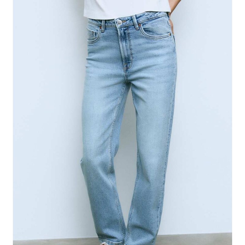 Stradivarius Petite d14 slim comfort fit jeans in light bleach-Blue 111148633