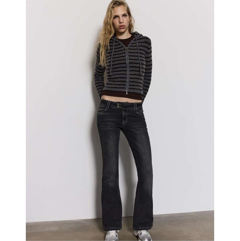 Stradivarius Low-rise bootcut jeans with studs in black denim washed 111148885