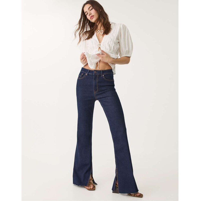 Stradivarius D74 split hem flared jeans in dark blue 108445528
