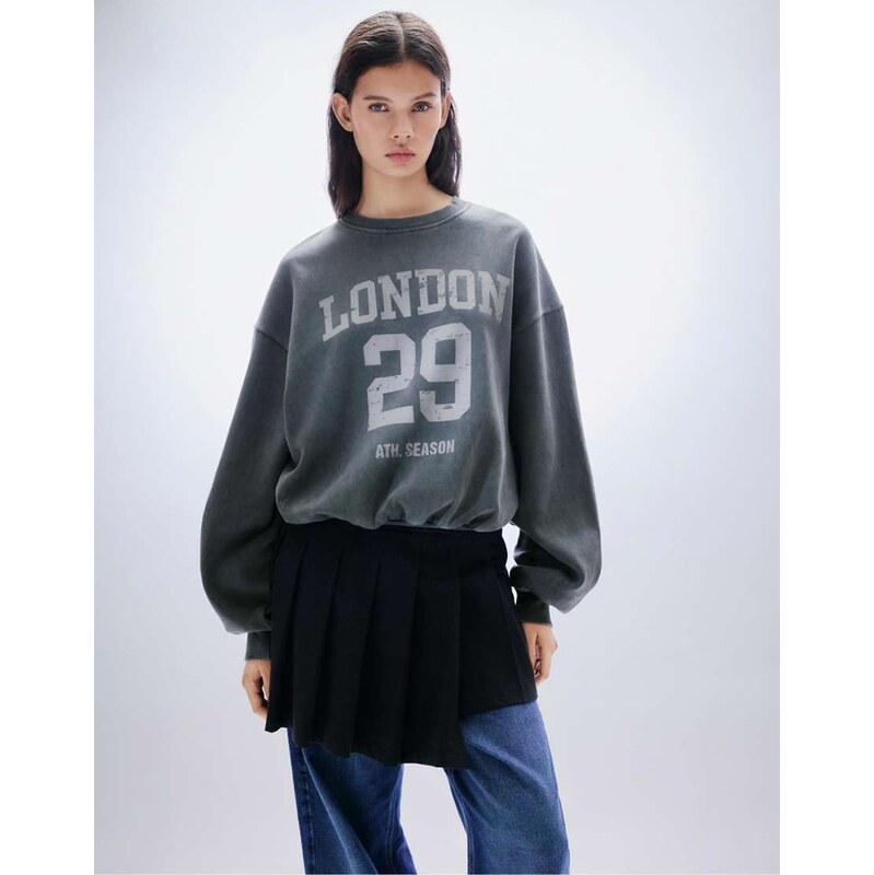 Pull&Bear London 29 graphic sweatshirt in faded black-Grey 111168294