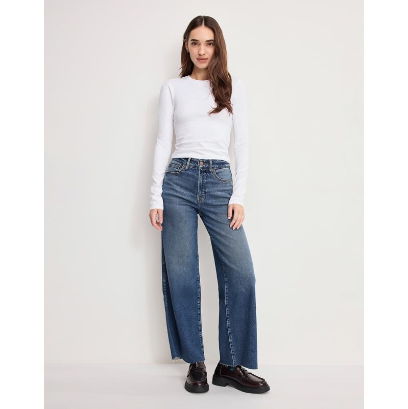 Good American good skate cropped jeans in mid blue wash