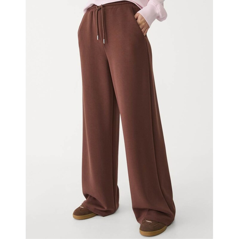Stradivarius Soft-touch palazzo trousers in bronze-Brown