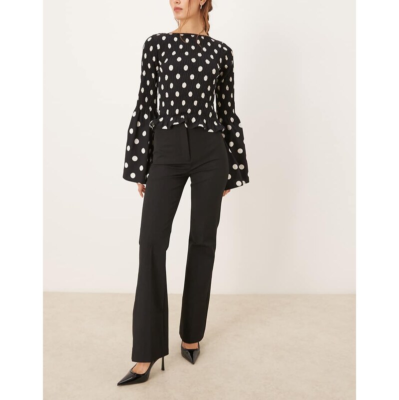 Abercrombie & Fitch flared tailored trousers in black 111221220