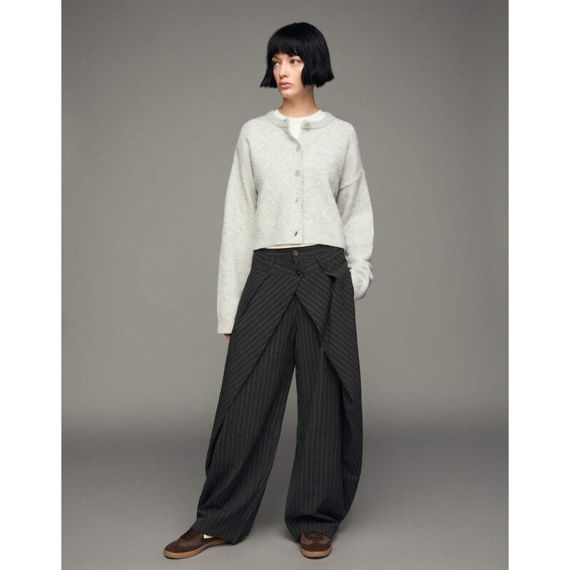 Bershka Barrel trousers with pleats in light grey 111259020