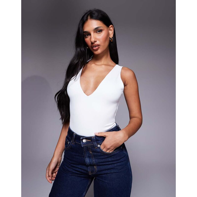 Good American sculpting v neck bodysuit in white