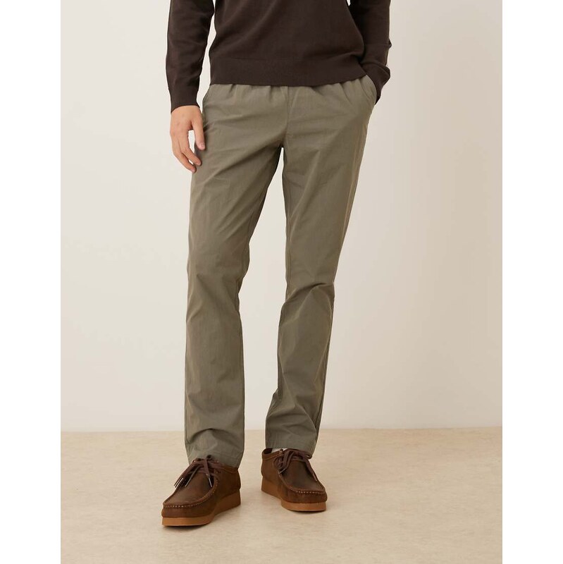 ASOS DESIGN slim pull on trousers in khaki techy fabric-Green