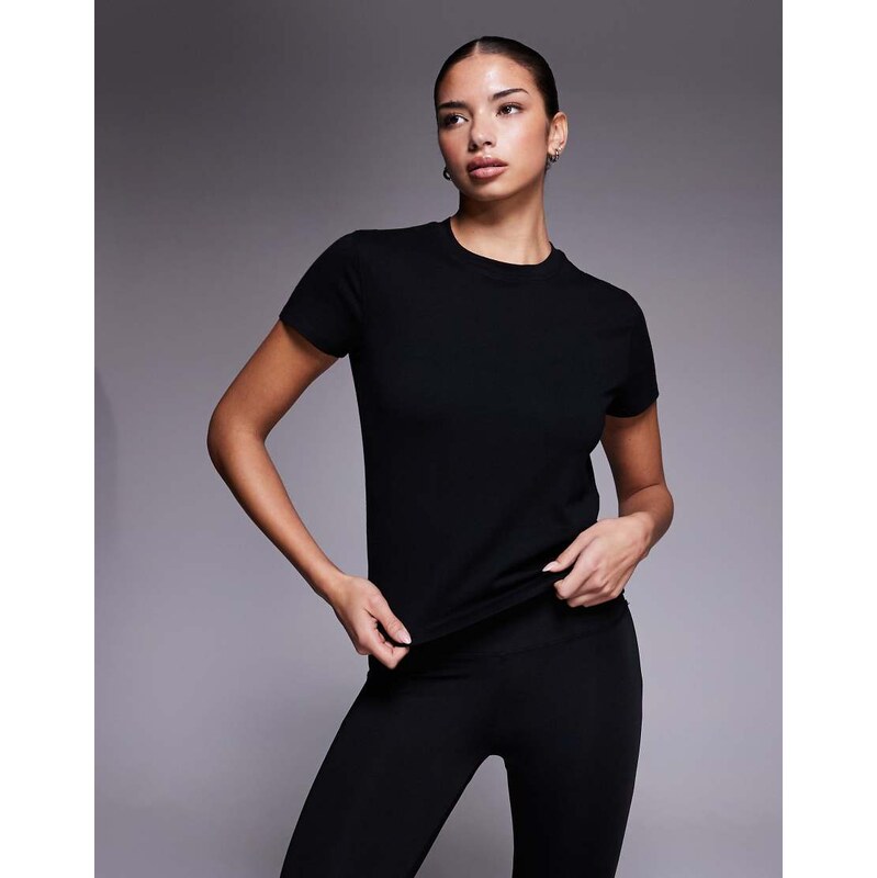 4505 Icon cotton boxy t-shirt with quick dry finish in black 111338222