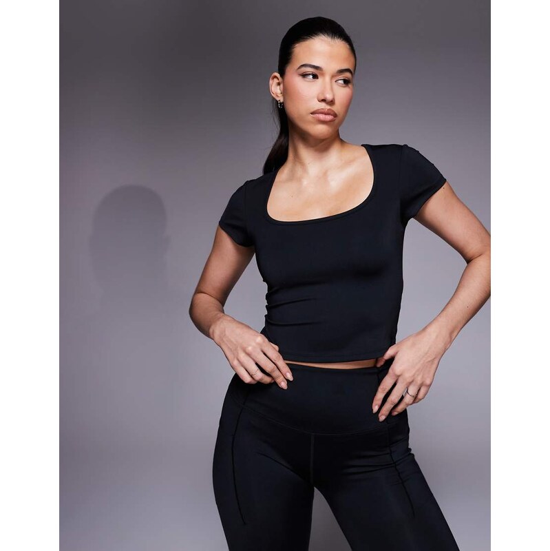 4505 active square cap sleeve top in black 113263306