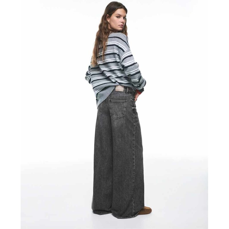 Pull&Bear Petite low-rise wide-leg jeans in medium grey
