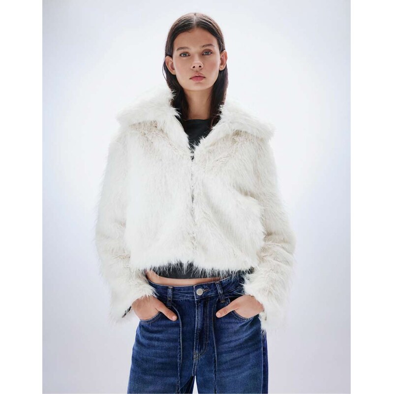 Pull&Bear Faux fur jacket in beige-Neutral