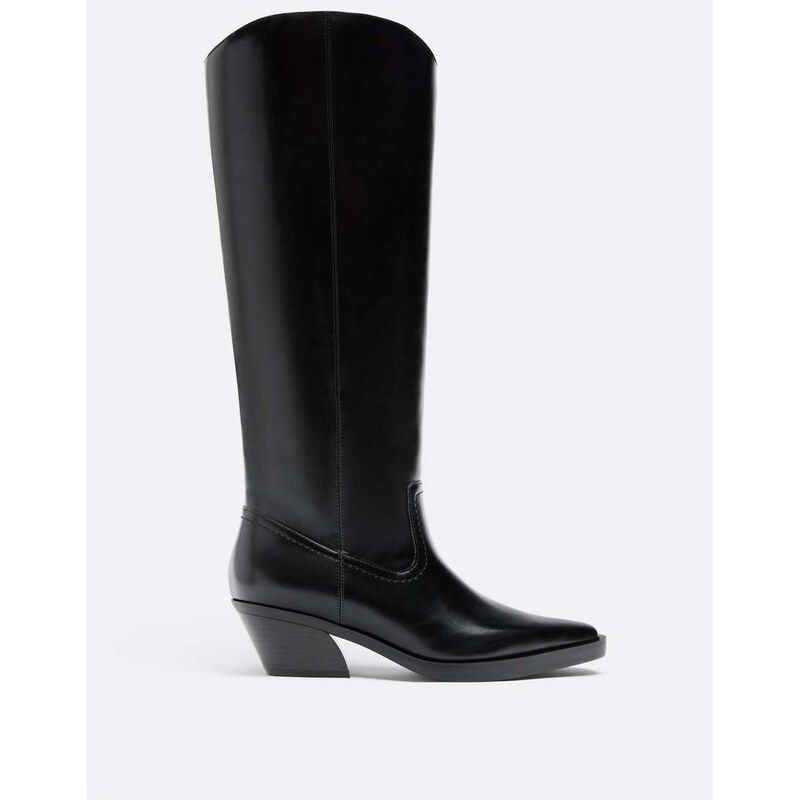 Stradivarius Plain cowboy boots in black 112167304