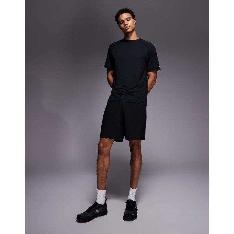 4505 7 woven training shorts with elastic waist band and zip pockets 112190178