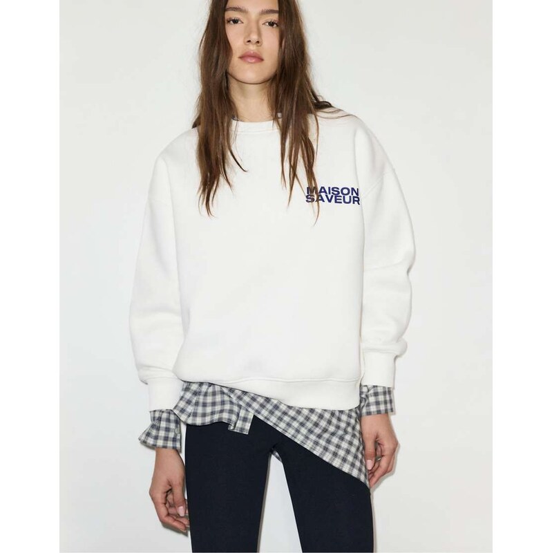 Pull&Bear Profiterole graphic sweatshirt in ice-White 112185066