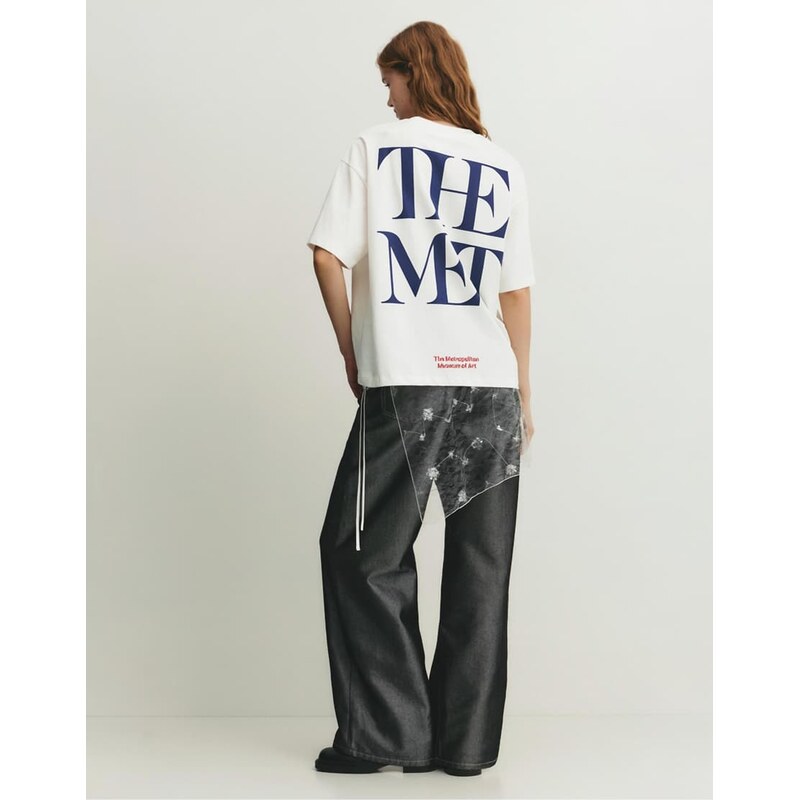 Pull&Bear The met white t-shirt in ice 112185083
