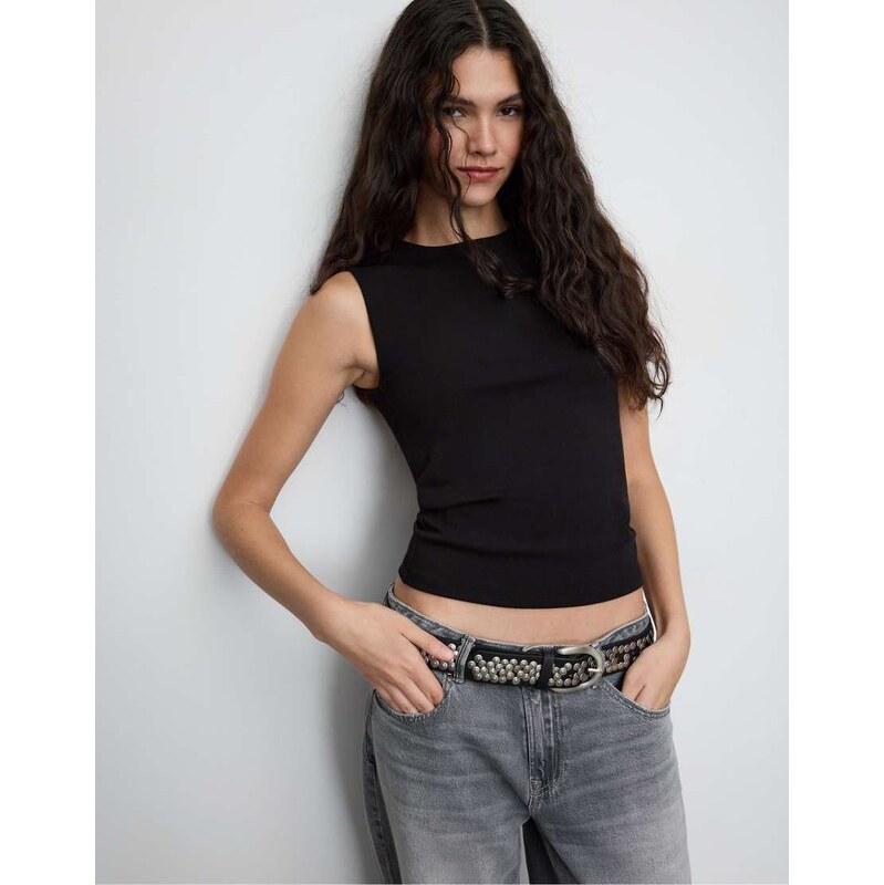 Stradivarius Basic sleeveless t-shirt in black 112190829
