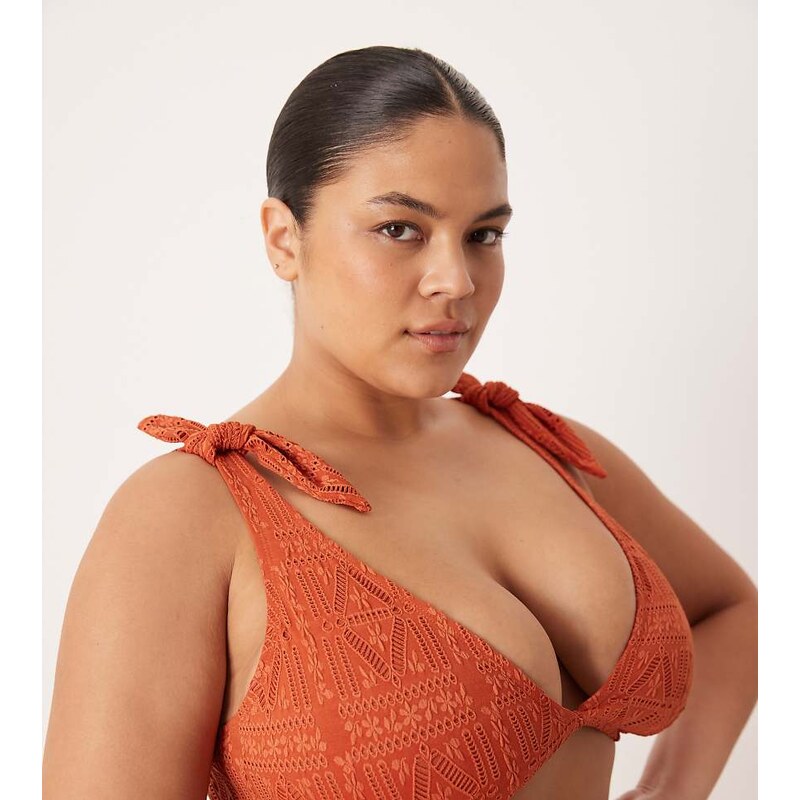 ASOS Curve ASOS DESIGN Curve Kyle broderie twist front crop