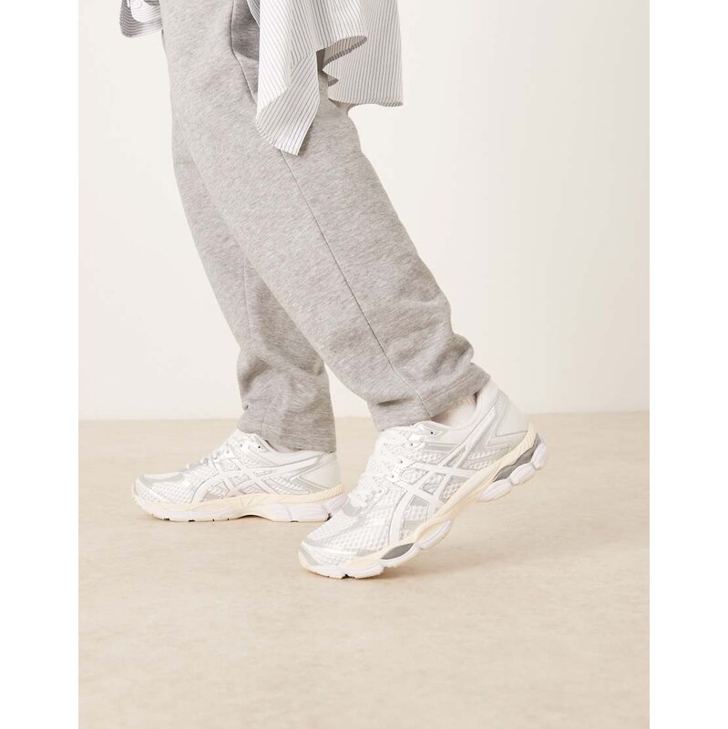 Asics Gel-Cumulus 16 trainers in white 112575076