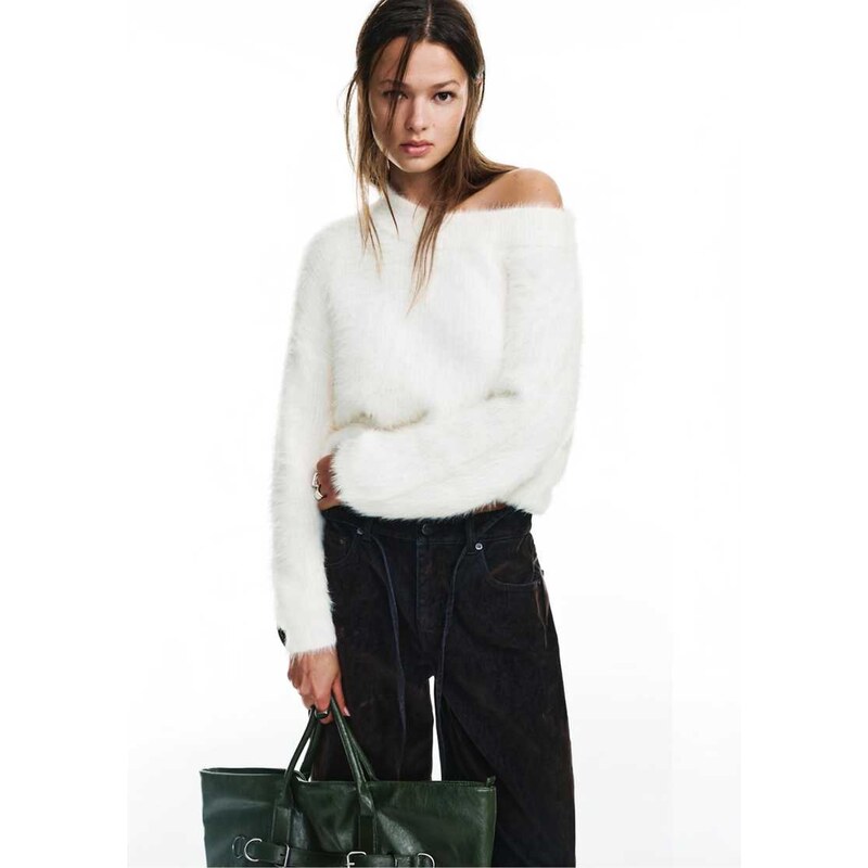 Pull&Bear Asymmetric faux fur sweater in beige-Neutral 112384518