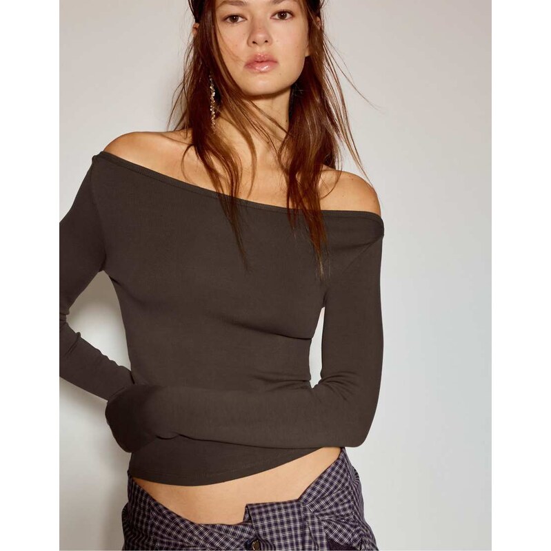 Pull&Bear Long sleeve boat neck t-shirt in brown 112384523