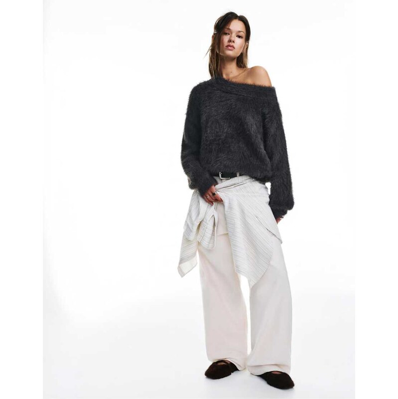 Pull&Bear Asymmetric faux fur sweater in lead-Grey 112384519
