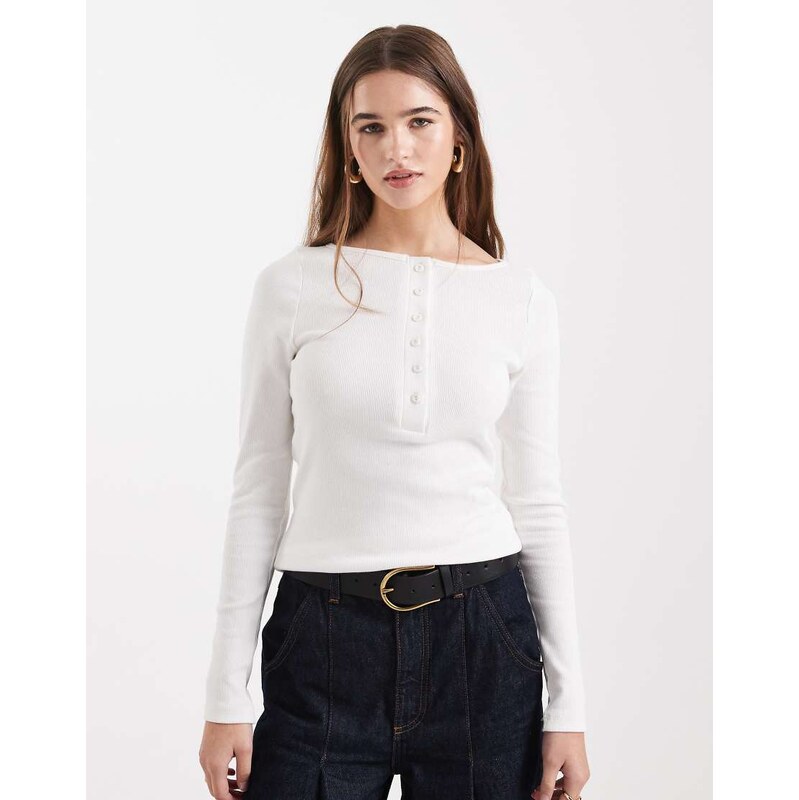 New Look button down long sleeve top in white 112780699