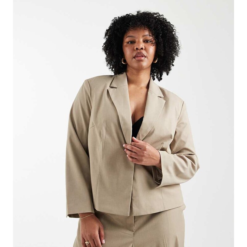 Pieces Plus Pieces Curve tailored short blazer co-ord in beige-Neutral 112462927