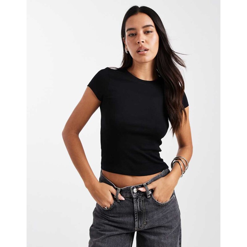 New Look baby tee in black 112508581