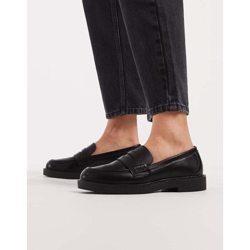SEQWL Aperol loafer in black PU