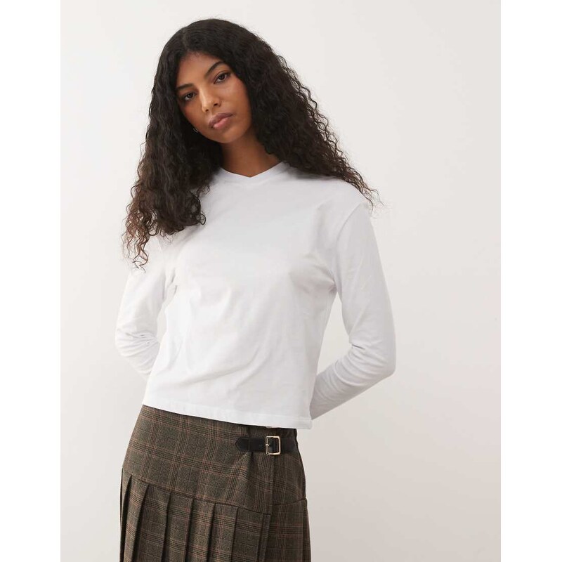 COLLUSION slim v-neck long sleeve tee in white 115524919