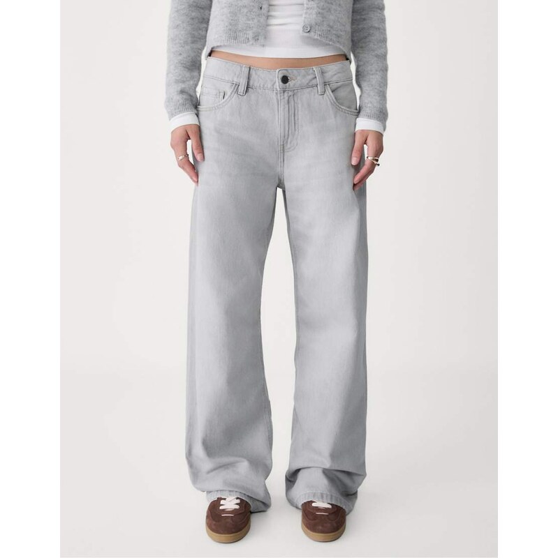 Stradivarius Low waist baggy jeans in black denim wash