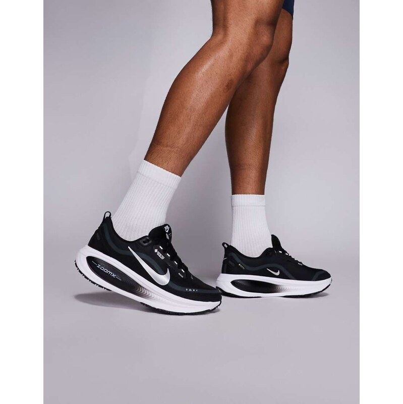 Nike Running Vomero 18 Gore-TEX trainers in black and white