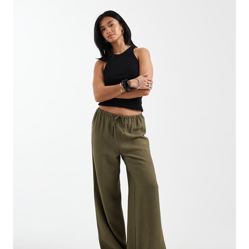 New Look Petite wide leg trousers in khaki-Green