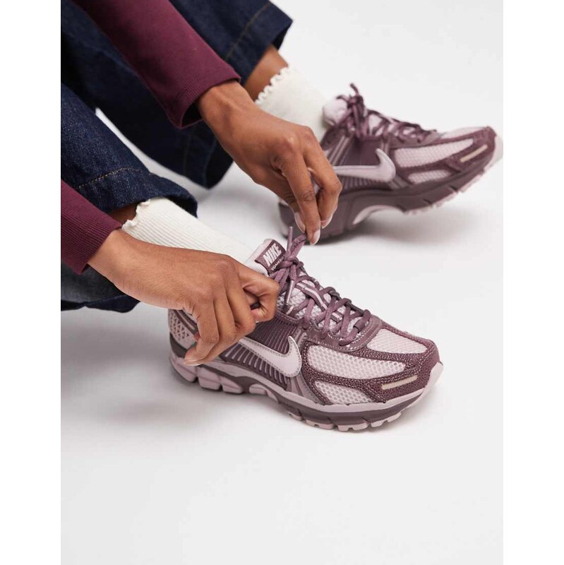 Nike Zoom Vomero 5 sneakers in pink and brown
