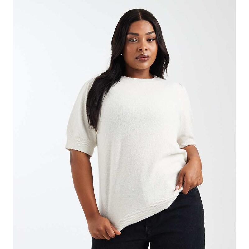 ONLY Curve short sleeves knitted jumper in cream-White