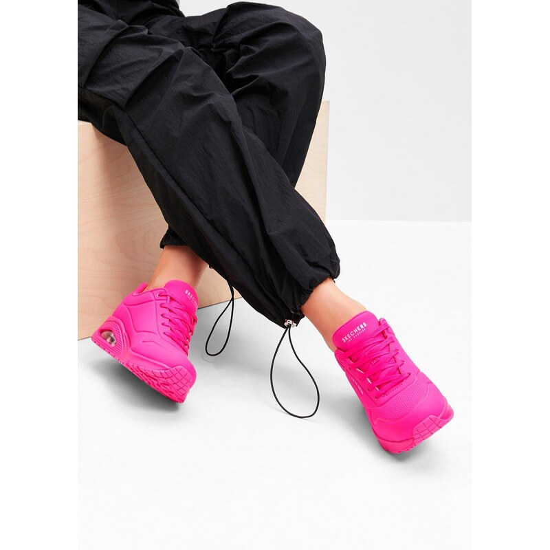 bonprix Tenisky značky Skechers s paměťovou pěnou růžová Žena 90049582