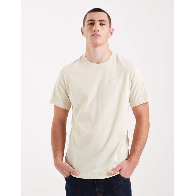 Nike Club t-shirt in beige-Green