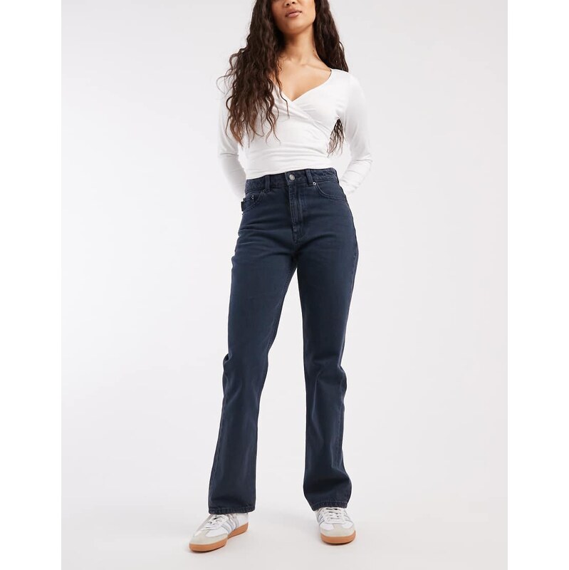 ASOS DESIGN 90s straight jeans in washed navy