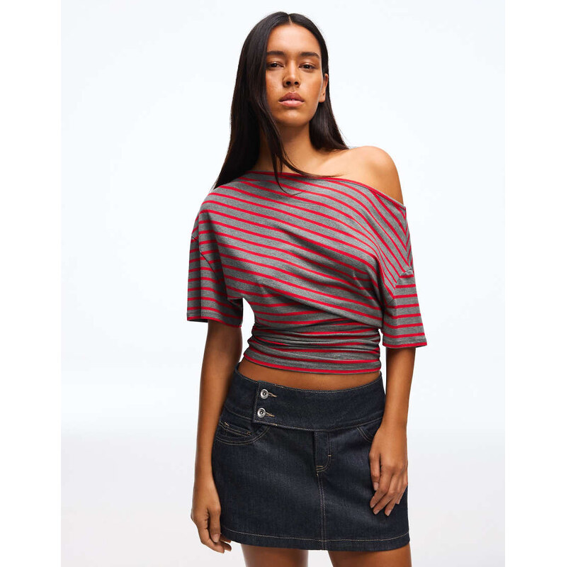 Bershka Asymmetric print short sleeve t-shirt in red 112730680