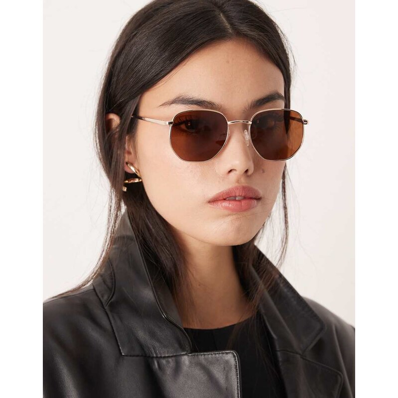 ASOS DESIGN polarised lens metal hexagon sunglasses-Gold